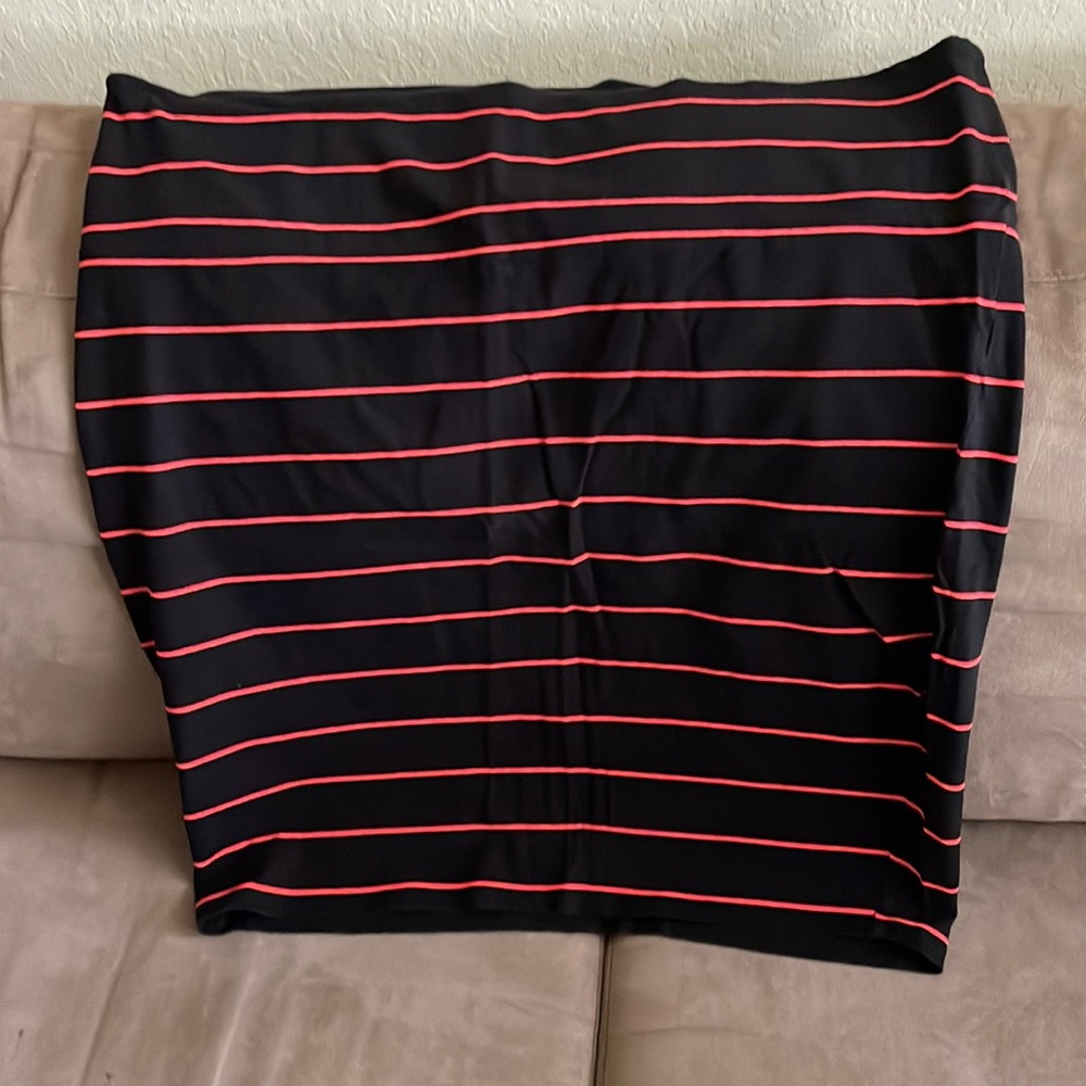 Cute torrid pencil skirt in a size 3.
